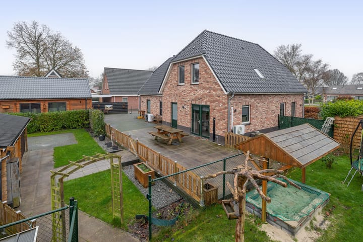 Photo 40 of Julianastraat 46