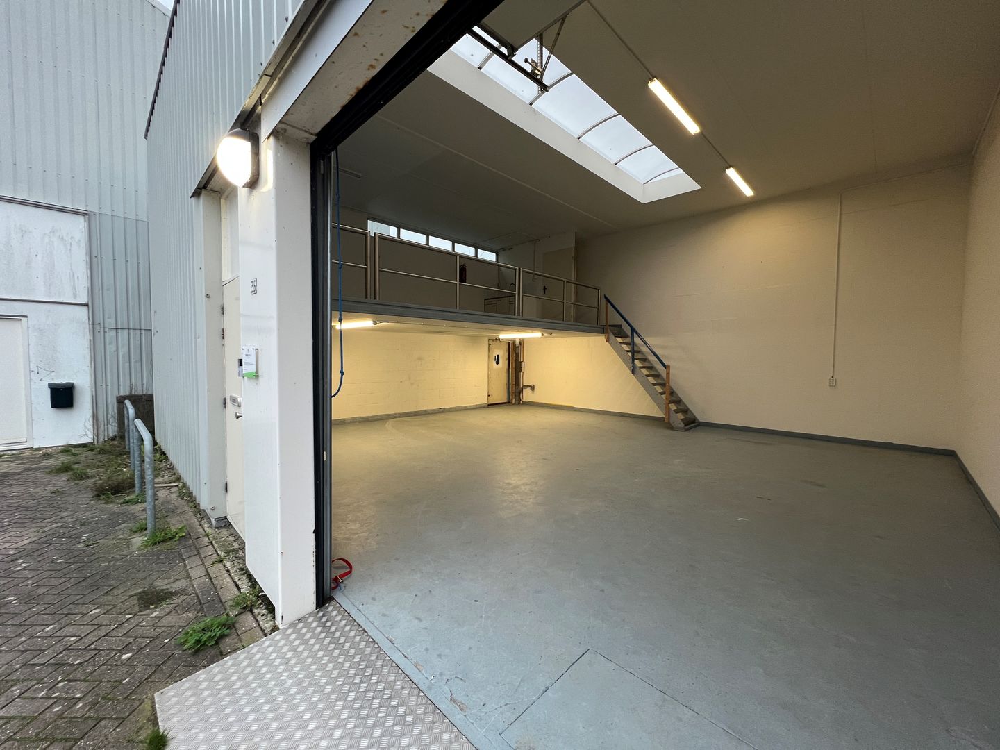 View photo 3 of Plein 13 35