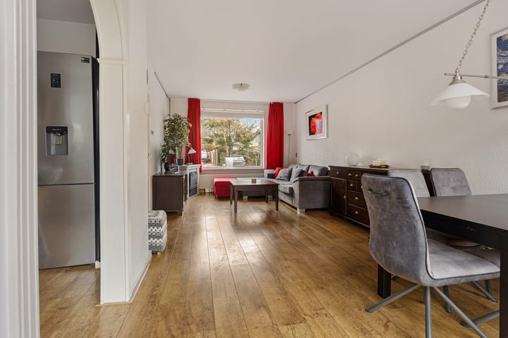 Photo 8 of Van der Duyn van Maasdamlaan 18