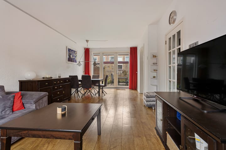 Photo 2 of Van der Duyn van Maasdamlaan 18