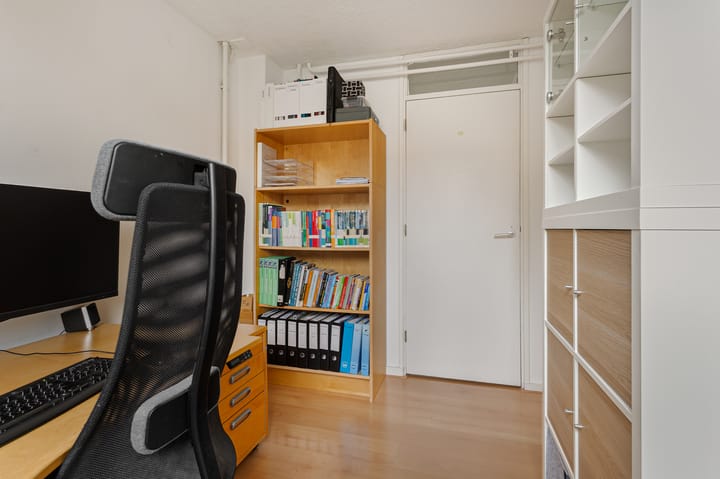 Photo 20 of Van der Duyn van Maasdamlaan 18