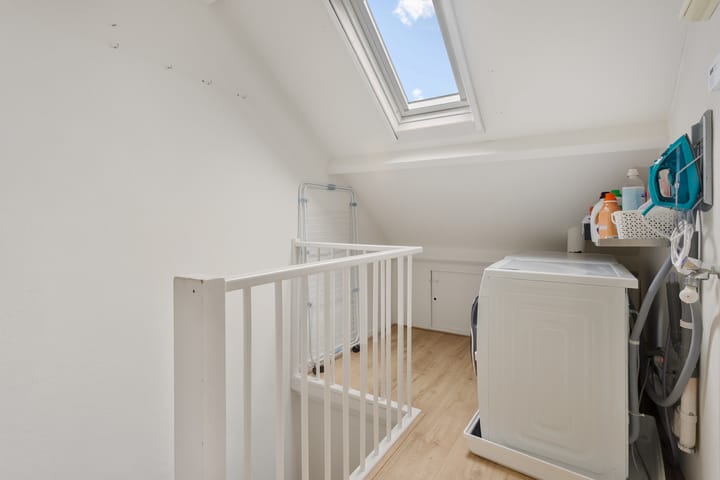 Photo 32 of Van der Duyn van Maasdamlaan 18