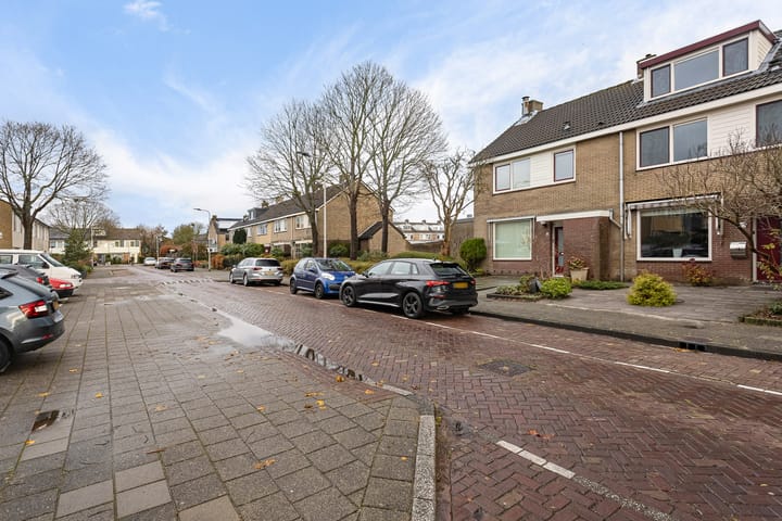 Photo 34 of Van der Duyn van Maasdamlaan 18