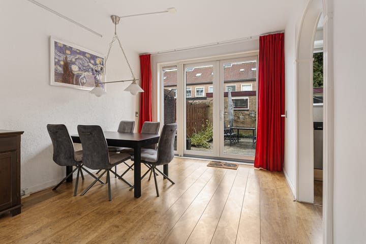 Photo 10 of Van der Duyn van Maasdamlaan 18