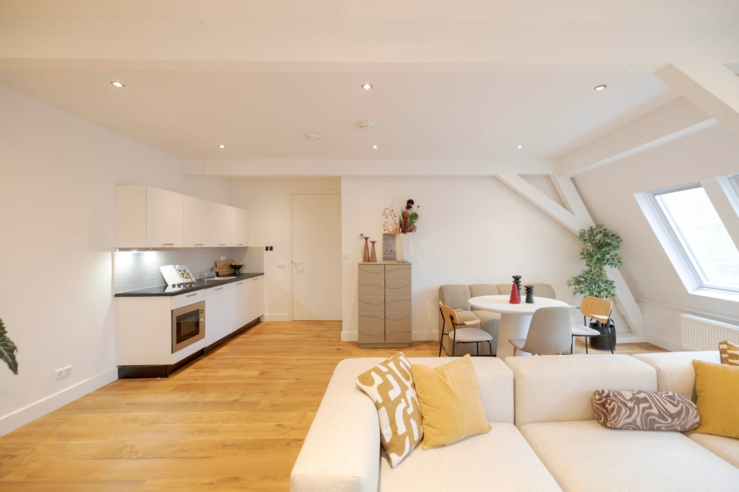 Foto 19 van Velperweg 19-202