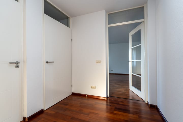 Photo 4 of Burgemeester Schönfeldplein 31-F1