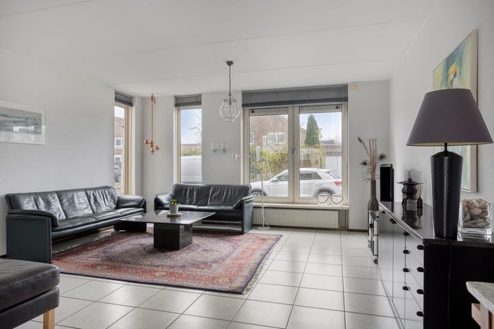 Photo 10 of Tormentil 40