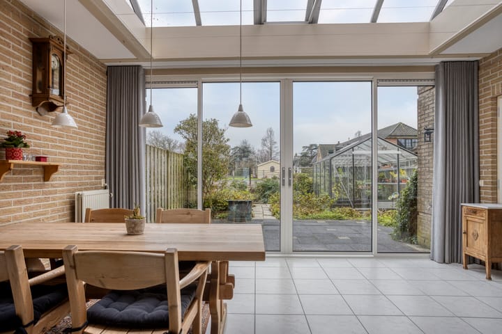 Photo 18 of Tormentil 40