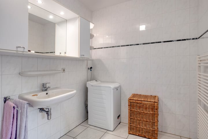 Photo 26 of Tormentil 40