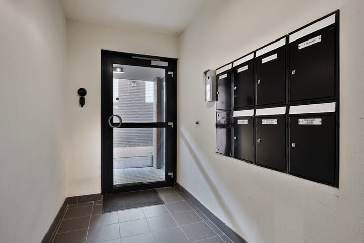 Photo 2 of Aambeeld 5