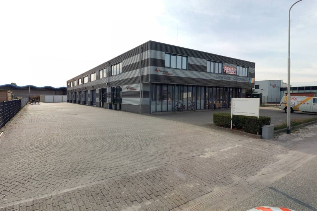 View photo 2 of Kleiland 14-D