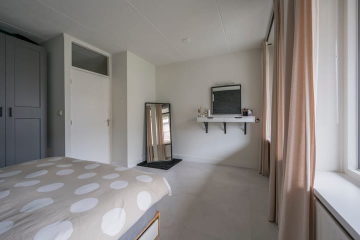 Foto 28 van Van Oldenbarneveltstraat 523