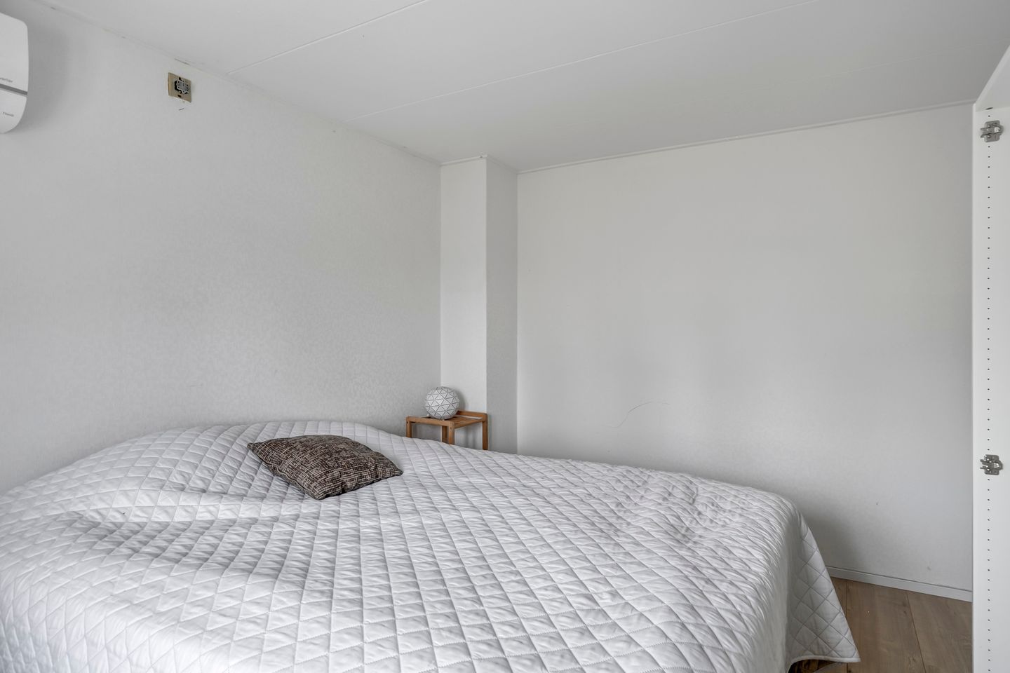 Photo 19 of Luciastraat 7