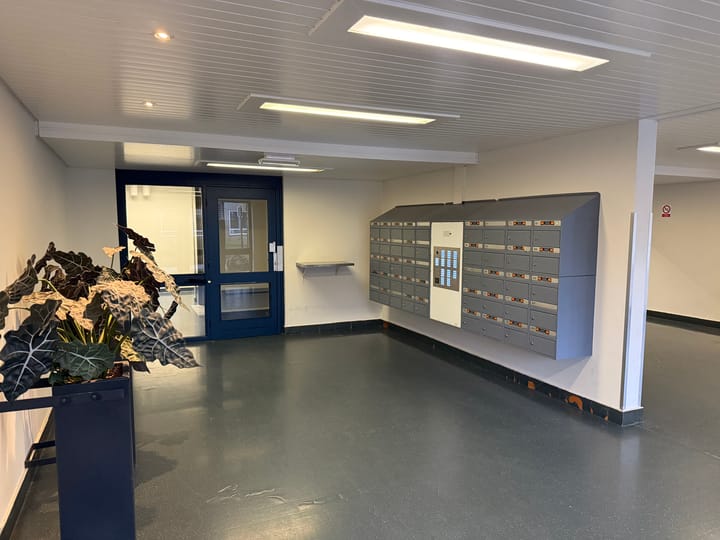 Photo 2 of Heutinkstraat 25