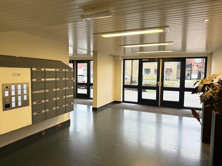 Photo 3 of Heutinkstraat 25