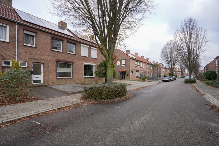 Foto 20 van Pastoor van Eijsstraat 50