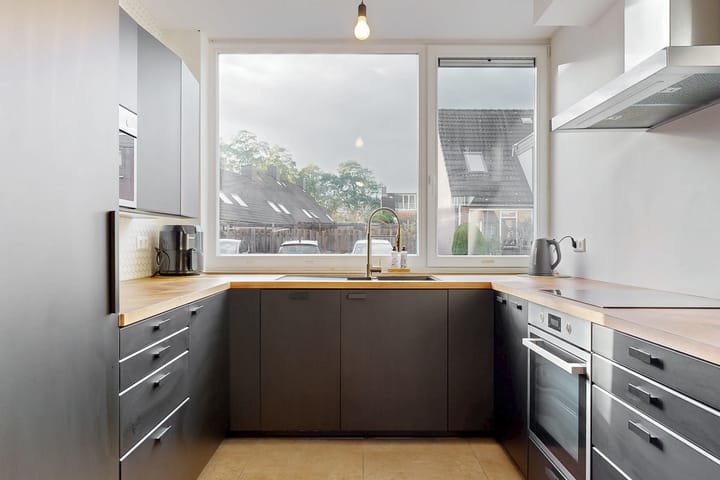 Photo 2 of Pinksterbloem 17