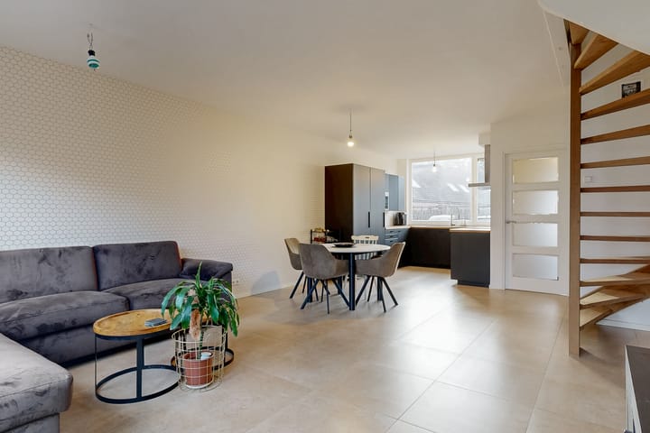 Photo 3 of Pinksterbloem 17