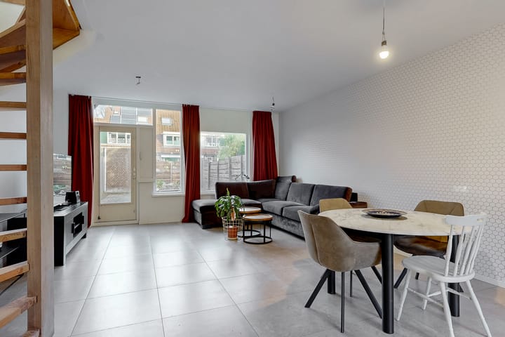 Photo 6 of Pinksterbloem 17