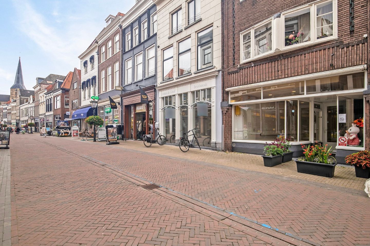 View photo 2 of Oudestraat 64