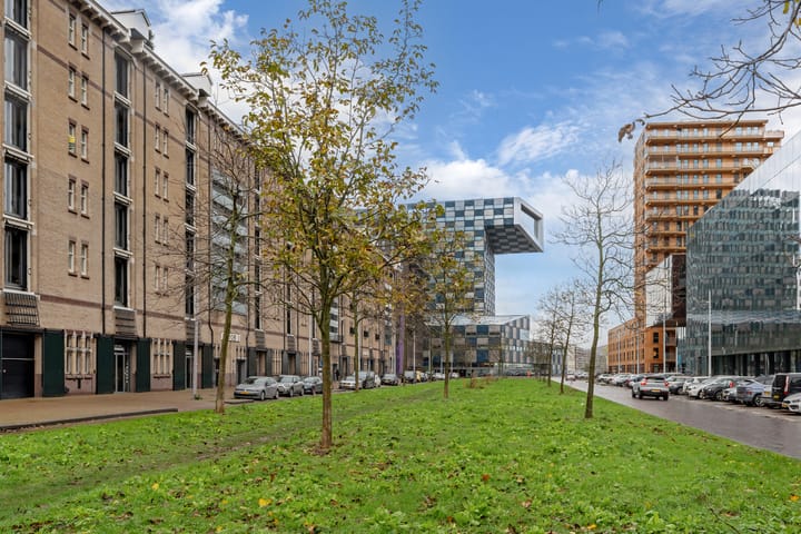 Photo 4 of Lloydstraat 100