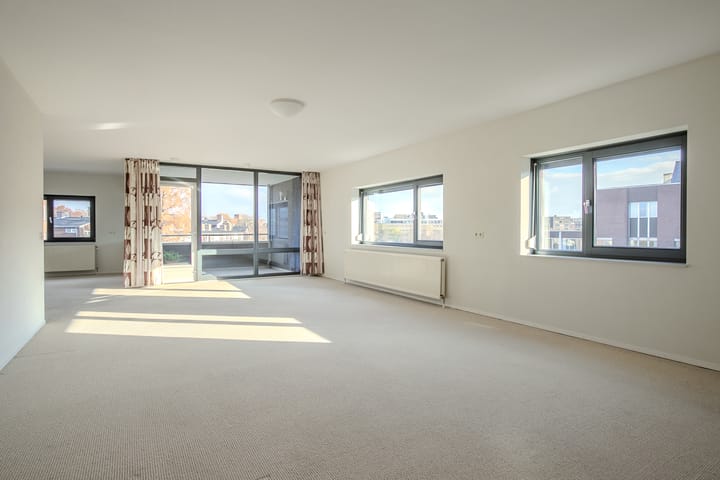 Photo 2 of Oranjelaan 21-C6