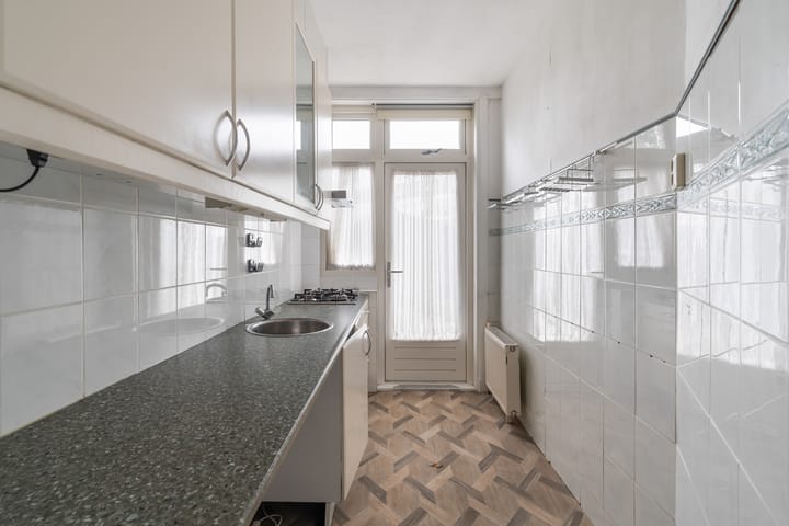 Photo 9 of Jan van Rodestraat 35