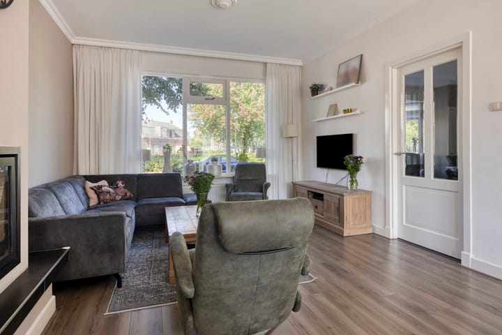 Foto 11 van Burgemeester van Engelenweg 145