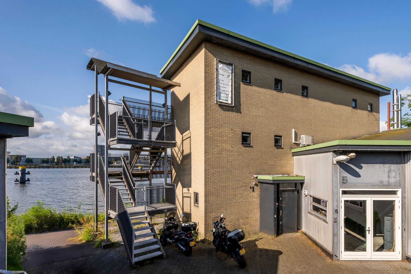 Bekijk foto 2 van Nieuwendammerdijk 526-M11