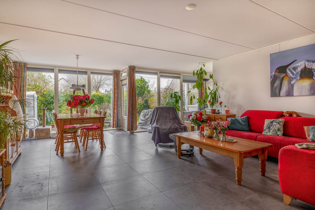 Photo 2 of Aert van Nesstraat 26