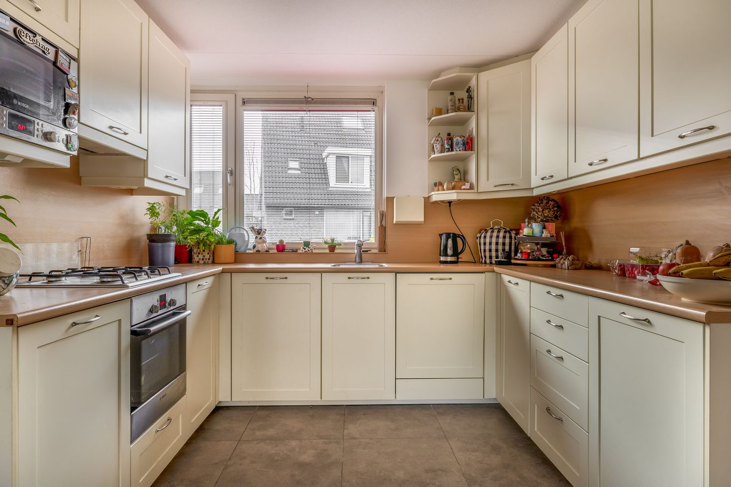 Photo 19 of Aert van Nesstraat 26