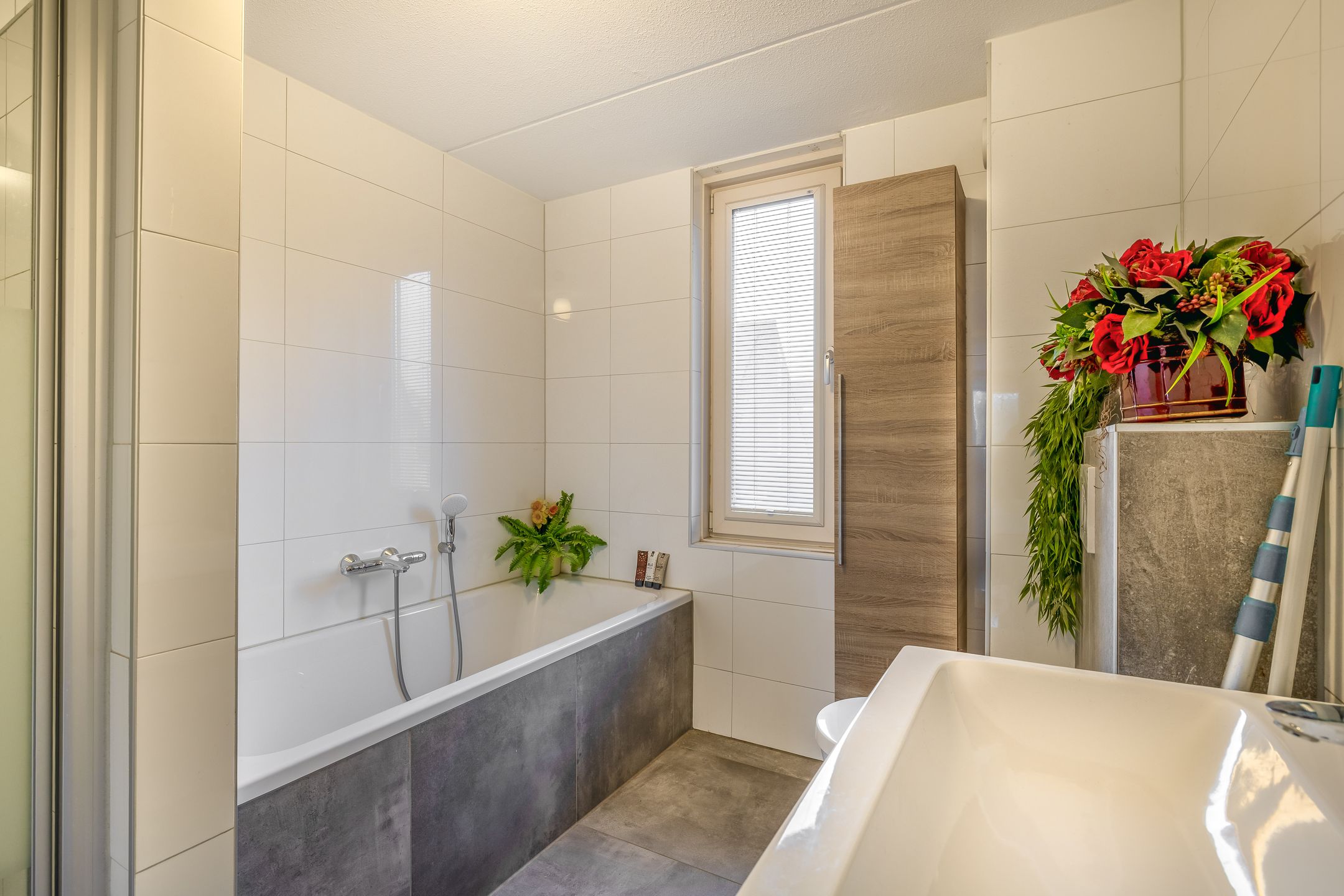 Photo 30 of Aert van Nesstraat 26