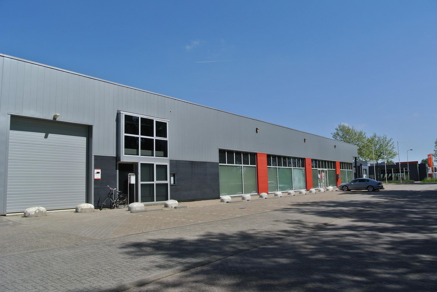 View photo 2 of Einsteinweg 2-8