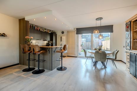 Kamille 47 tertiary image