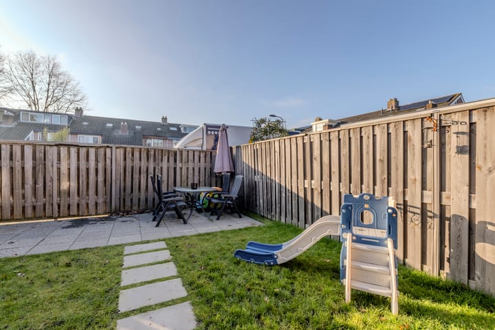 Photo 37 of Kamille 47