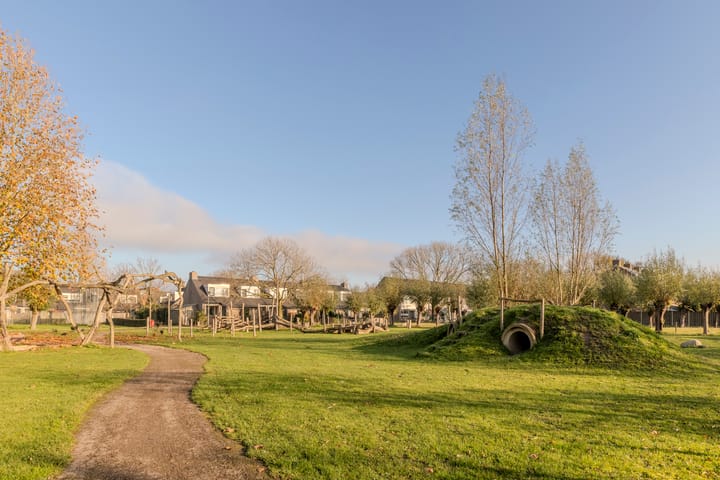 Photo 40 of Kamille 47