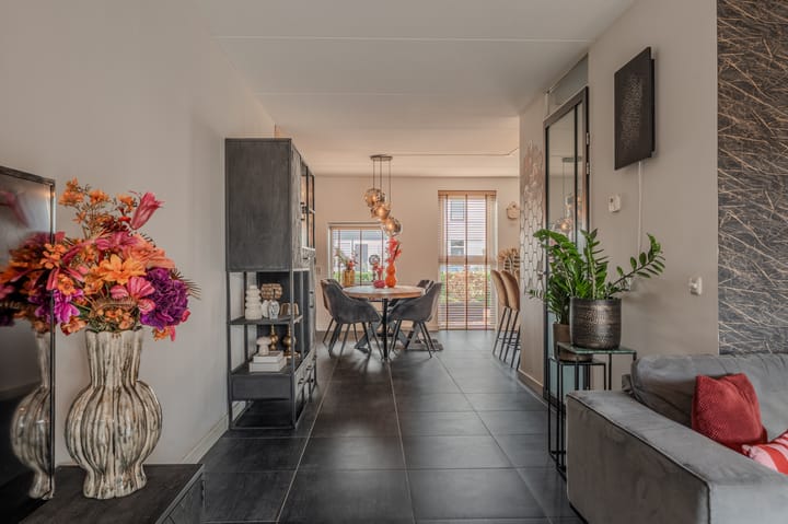 Photo 12 of Waalstraat 8