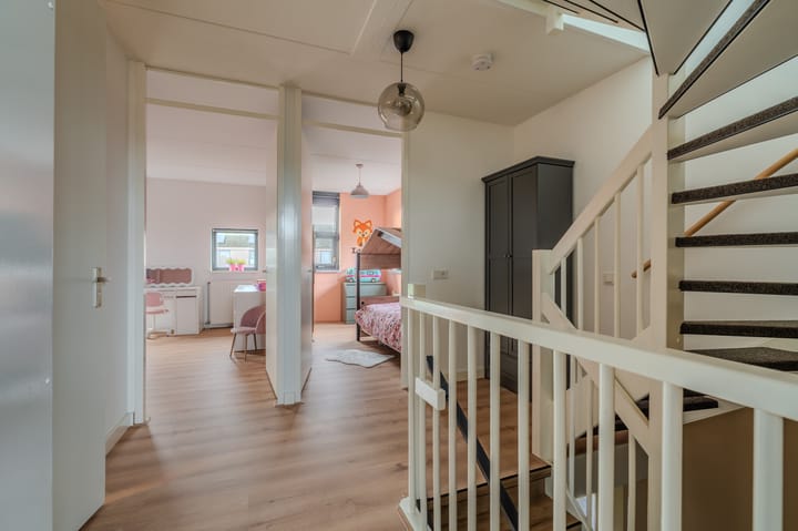 Photo 28 of Waalstraat 8