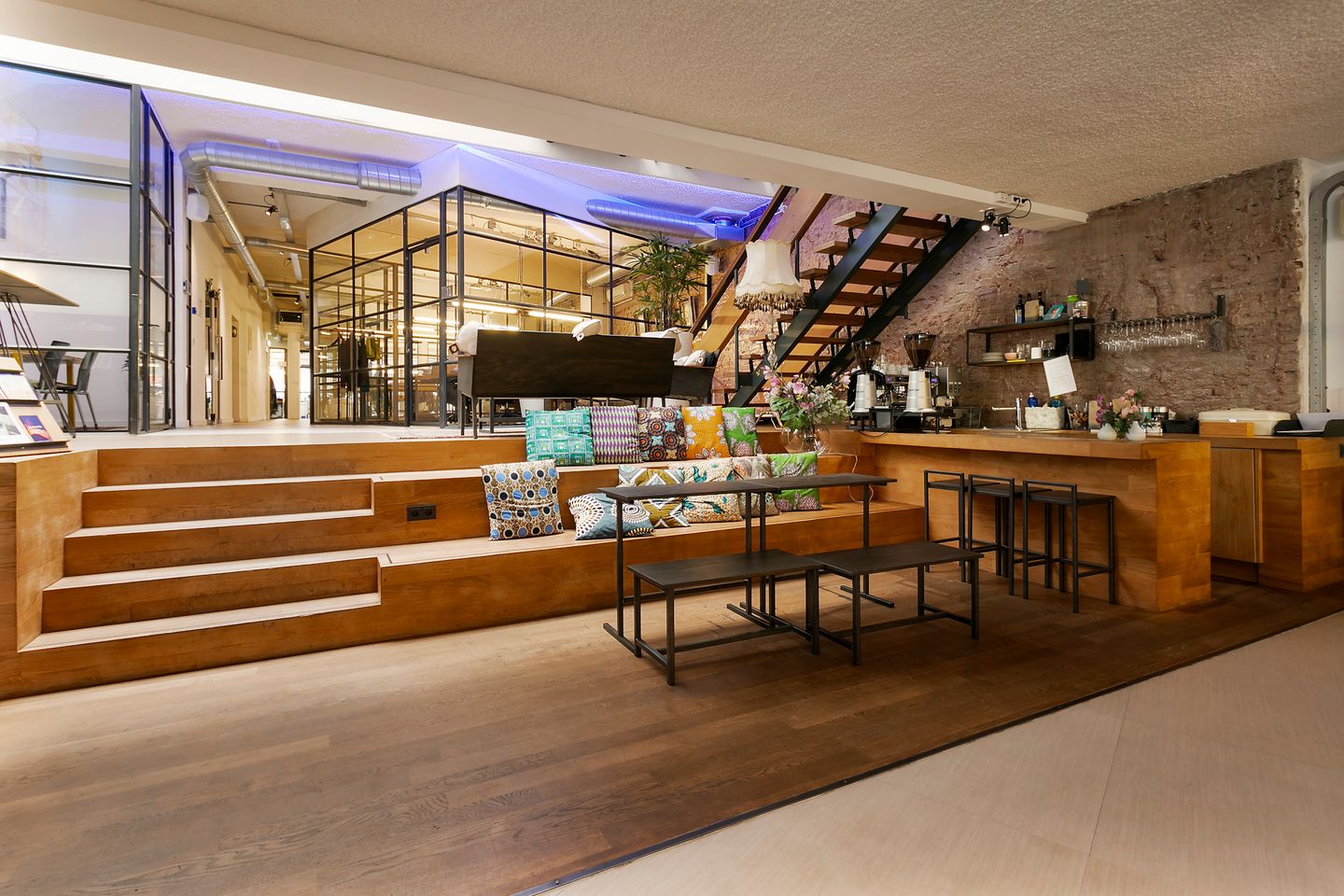 View photo 4 of Willemstraat 1