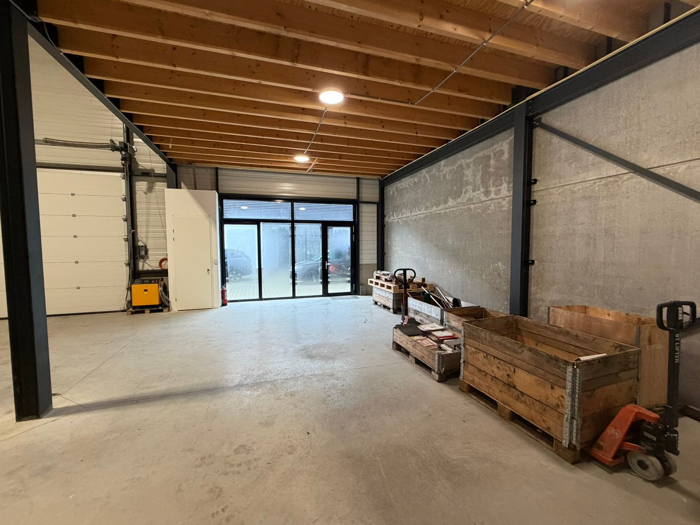 View photo 2 of Wolfswater 9-b