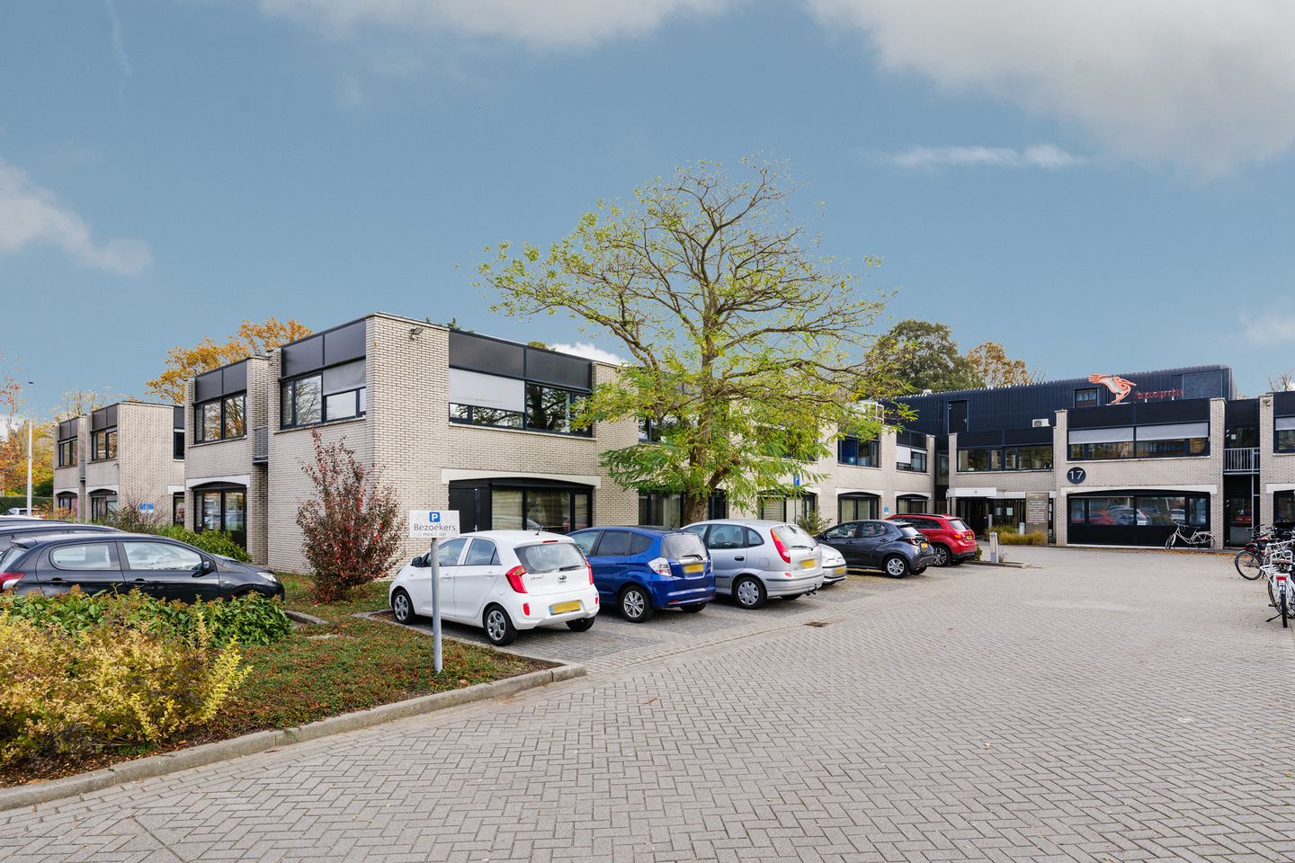 Bekijk foto 1 van Burgemeester Verderlaan 17