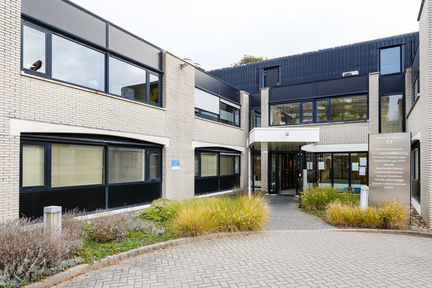Bekijk foto 2 van Burgemeester Verderlaan 17