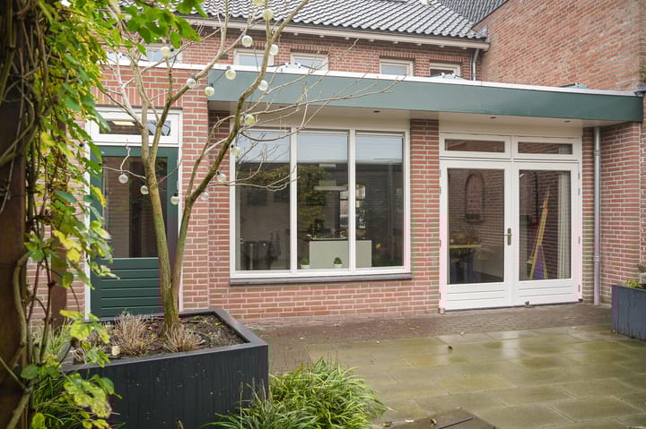 Foto 30 van Plein 1944 2