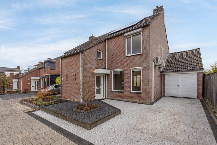 Foto 2 van Burg Kurversstraat 15