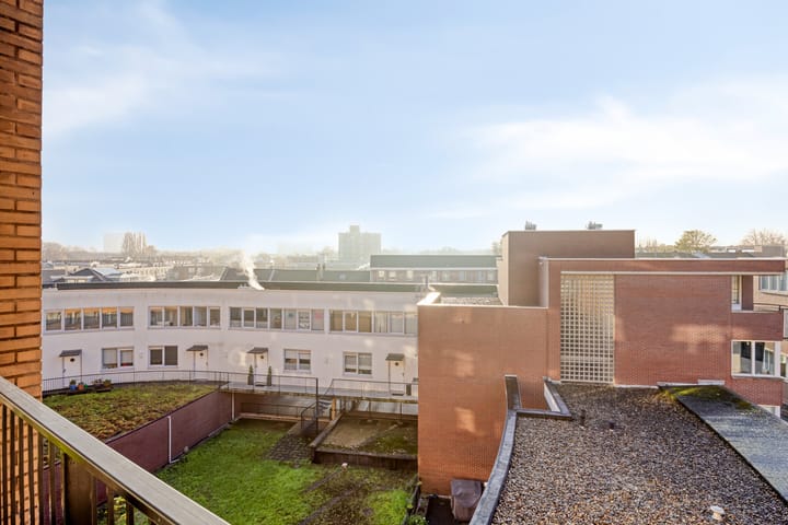 Photo 32 of Stadserf 72