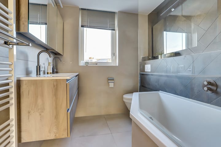 Photo 22 of Roolvinkstraat 9