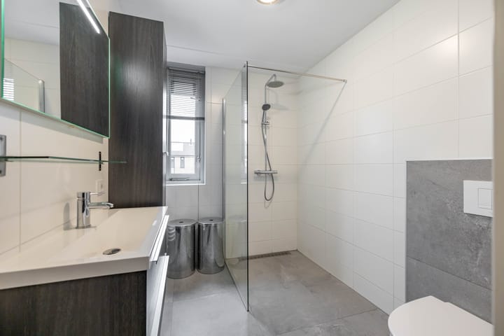 Photo 4 of Hein Leemhuisstraat 6