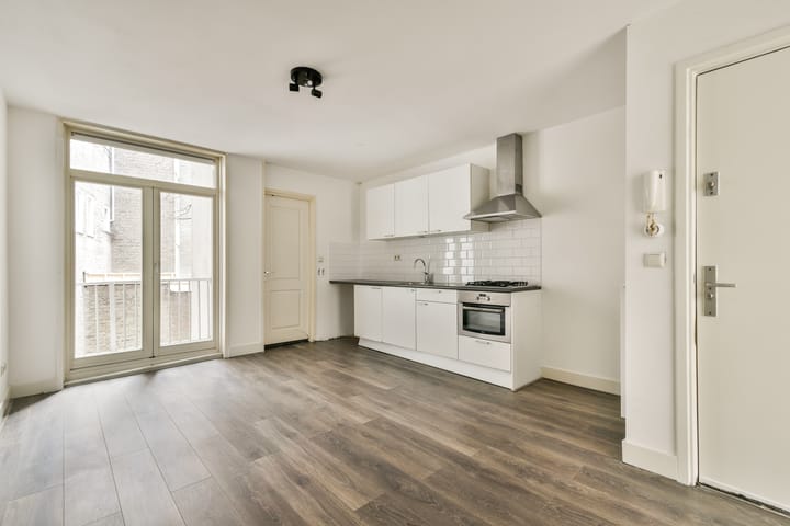 Photo 2 of Jan Bernardusstraat 26-1L