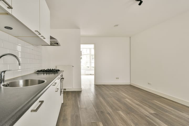 Photo 5 of Jan Bernardusstraat 26-1L