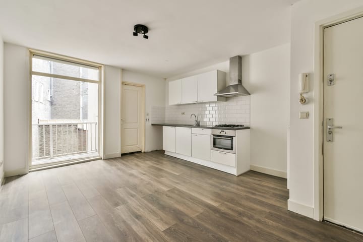 Photo 6 of Jan Bernardusstraat 26-1L